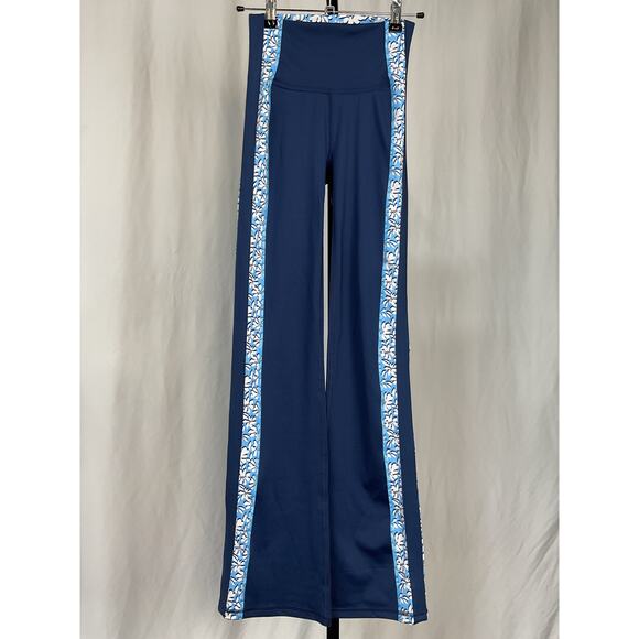 Lilly Pulitzer 'Luxletic' Blue Polyester 31.5" Carpe Vita Flare Legging Size XS - Picture 2 of 5
